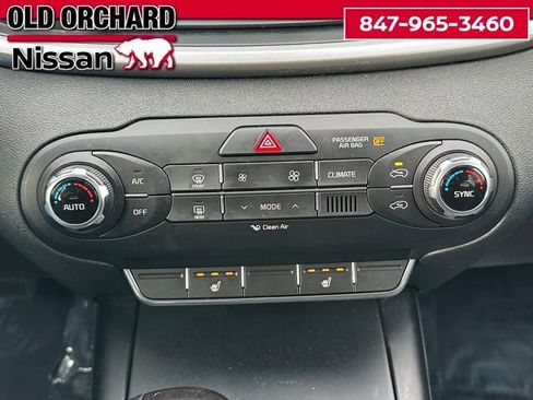 Used 2018 Kia Sorento LX image 16