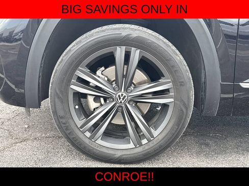 Used 2020 Volkswagen Atlas Cross Sport SE w/ Panoramic Sunroof Package FWD image 12