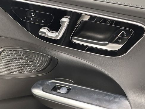 New 2025 Mercedes-Benz C 300 4MATIC Sedan image 16