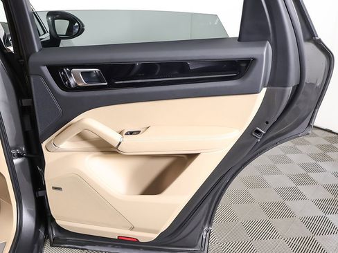 Used 2020 Porsche Cayenne image 29