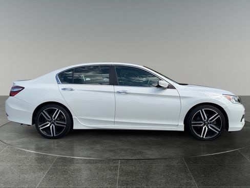 Used 2017 Honda Accord Sport image 10