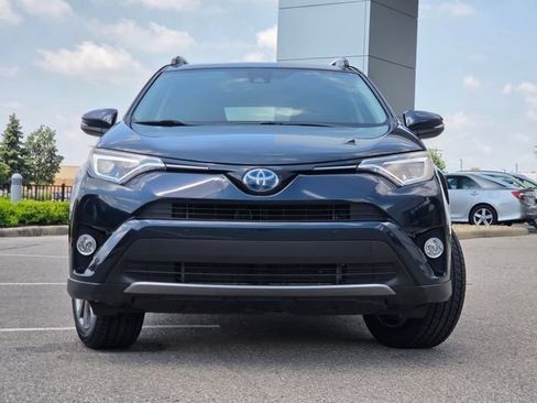 Used 2018 Toyota RAV4 Limited AWD/4WD image 3