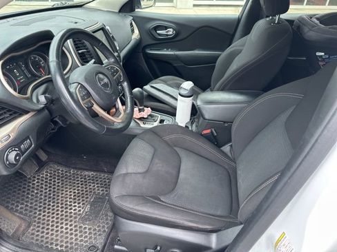 Used 2016 Jeep Cherokee Latitude w/ Safety/Convenience Group AWD/4WD image 5