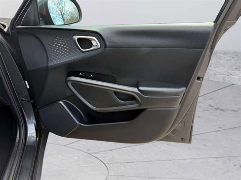 Used 2021 Kia Soul S FWD image 17
