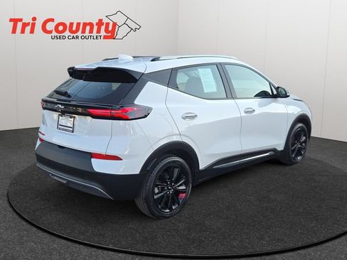 Used 2023 Chevrolet Bolt EUV Premier w/ Sun & Sound Package FWD image 8