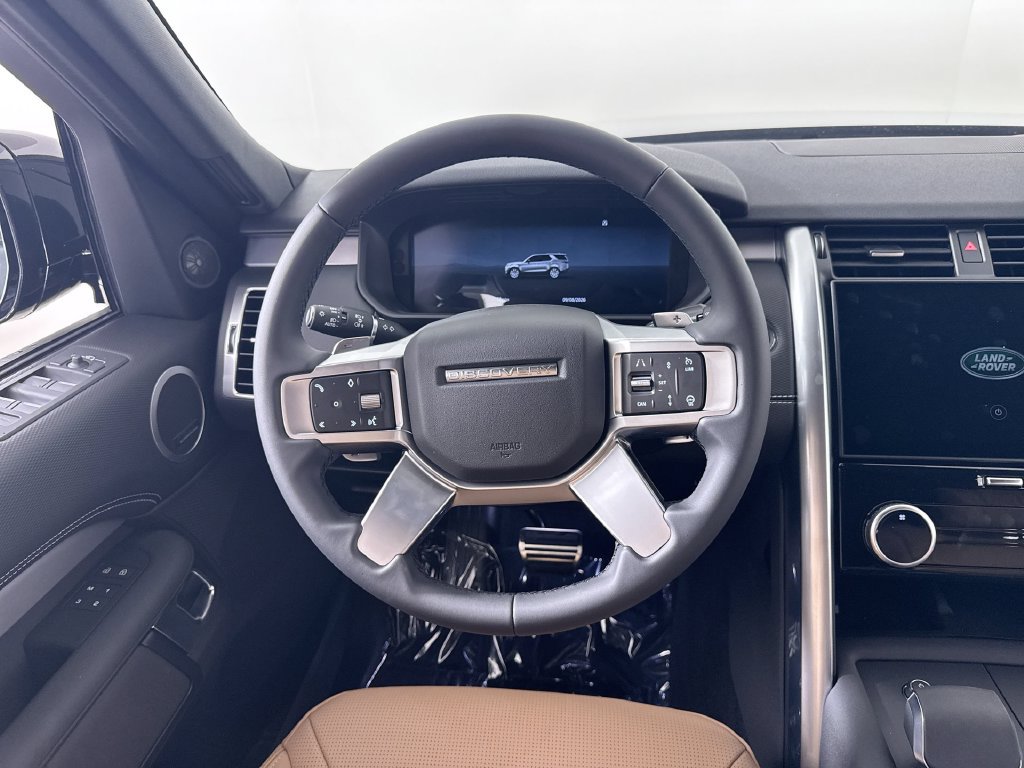 New 2026 Land Rover Discovery Limited Edition AWD/4WD image 14