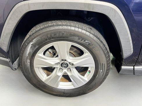 Used 2020 Toyota RAV4 XLE w/ Convenience Package image 13