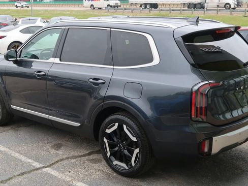 Used 2023 Kia Telluride EX FWD image 12