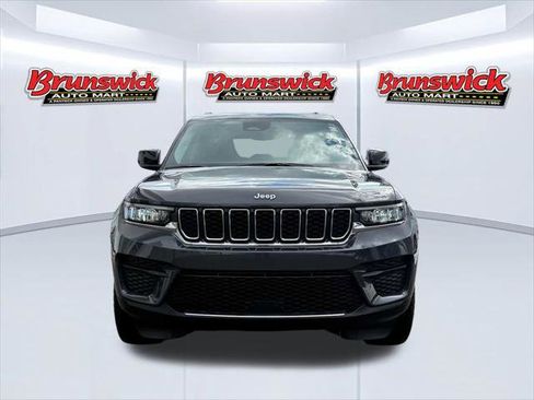 Certified 2023 Jeep Grand Cherokee Laredo w/ Luxury Tech Group I image 2