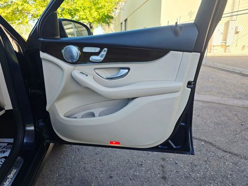 Used 2017 Mercedes-Benz GLC 300 4MATIC image 24