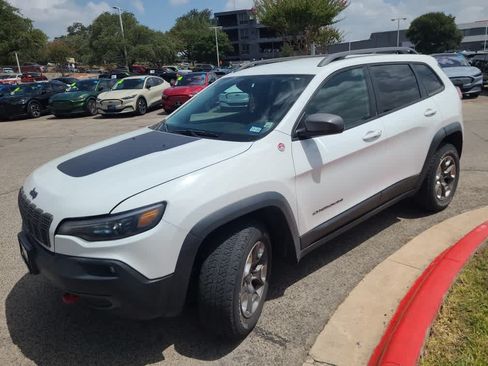 Used 2019 Jeep Cherokee Trailhawk w/ Cold Weather Group AWD/4WD image 2