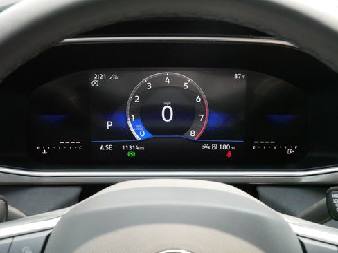 Certified 2025 Volkswagen Taos SE AWD/4WD image 21