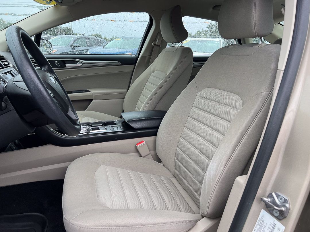 Used 2018 Ford Fusion SE FWD image 13