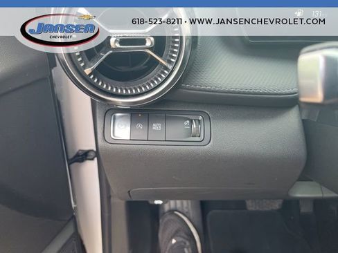 Used 2025 Chevrolet Equinox LT image 19