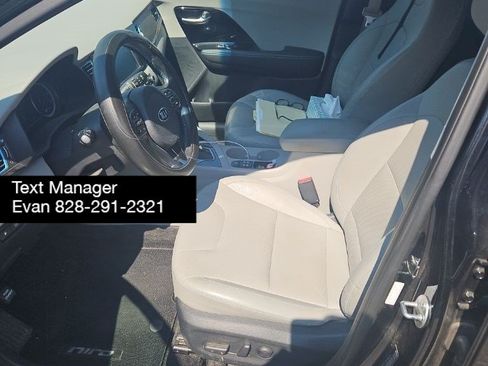 Used 2017 Kia Niro Touring FWD image 7