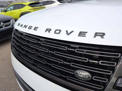 New 2026 Land Rover Range Rover SE image 12