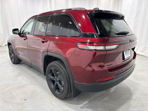 Used 2023 Jeep Grand Cherokee Altitude AWD/4WD image 3