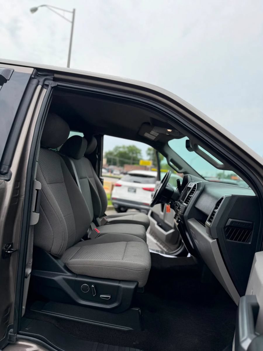 Used 2018 Ford F150 XLT w/ Equipment Group 302A Luxury AWD/4WD image 19