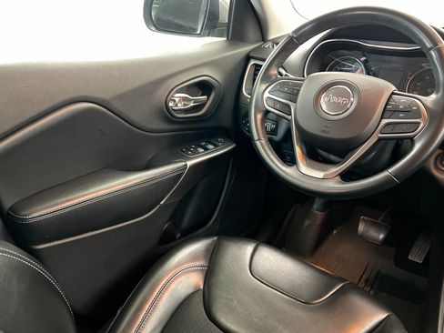 Used 2019 Jeep Cherokee Latitude Plus w/ Trailer Tow Group image 12