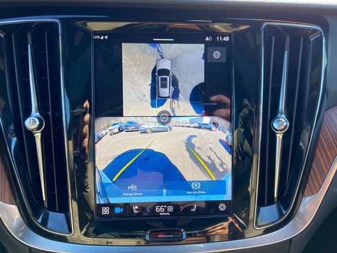 Used 2025 Volvo V60 B5 Cross Country Plus image 19