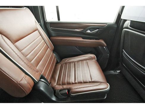 Used 2024 GMC Yukon XL Denali Ultimate image 11