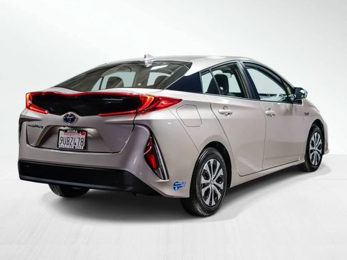 Used 2022 Toyota Prius Prime LE image 5