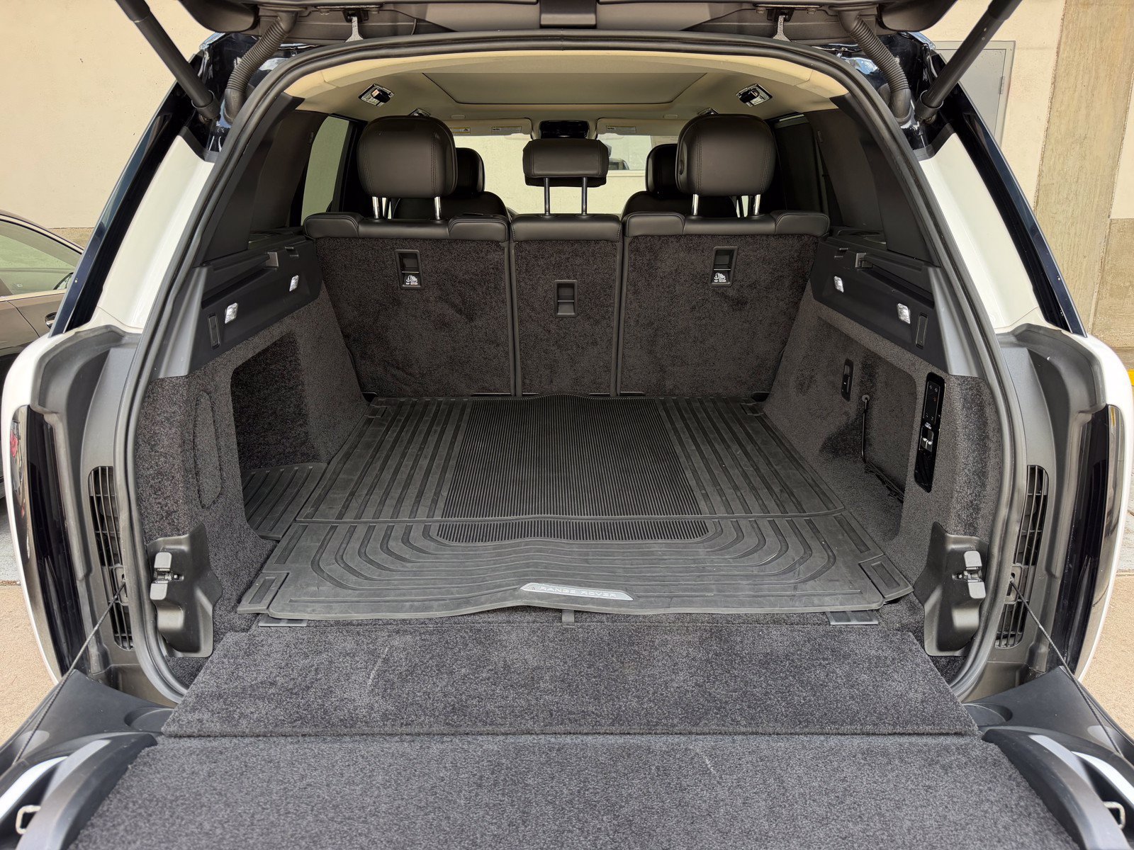 Used 2022 Land Rover Range Rover SE AWD/4WD image 15