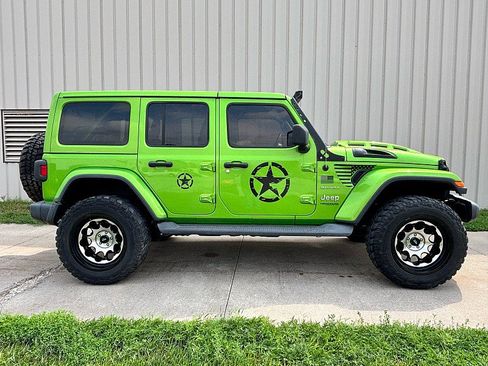Used 2019 Jeep Wrangler Unlimited Sahara w/ Uconnect 4C Nav & Sound Group AWD/4WD image 7