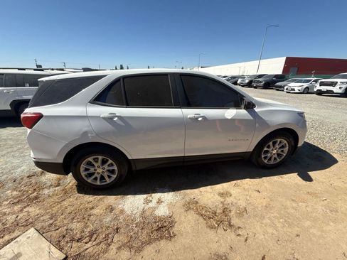 Used 2020 Chevrolet Equinox LS FWD image 3