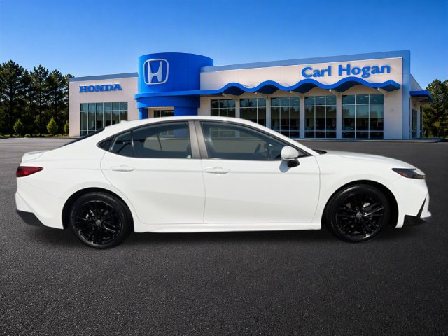 Used 2025 Toyota Camry SE FWD image 12
