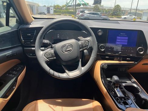 Used 2024 Lexus NX 250 FWD w/ Towing Package (2000 Lbs) image 4