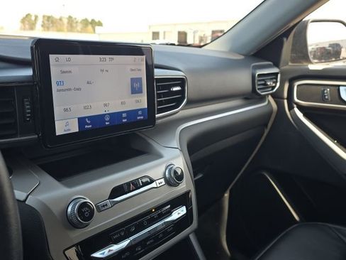 Used 2022 Ford Explorer XLT w/ Equipment Group 202A image 28