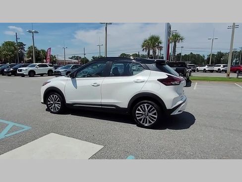Used 2024 Nissan Kicks SR image 29