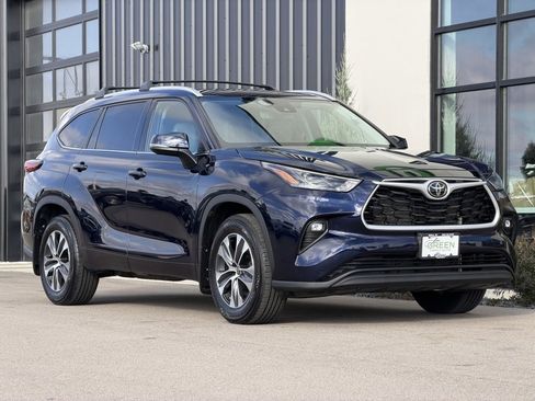 Used 2022 Toyota Highlander XLE image 4