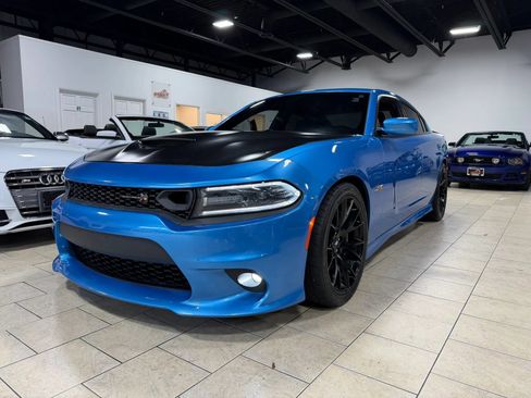 Used 2019 Dodge Charger Scat Pack w/ Dynamics Package RWD image 11