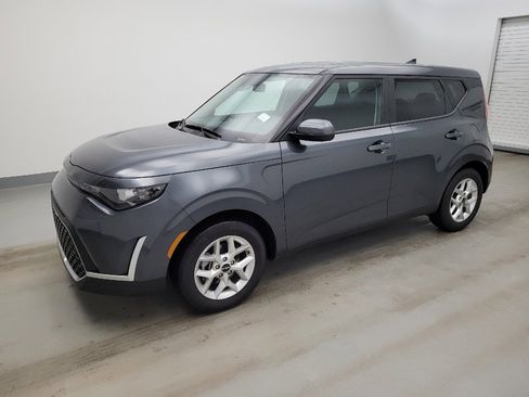 Used 2025 Kia Soul LX w/ LX Technology Package image 2
