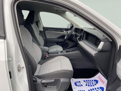 Used 2025 Volkswagen Tiguan S image 18