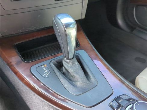 Used 2012 BMW 335i Convertible image 21