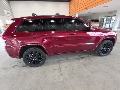 Used 2019 Jeep Grand Cherokee Altitude AWD/4WD image 7
