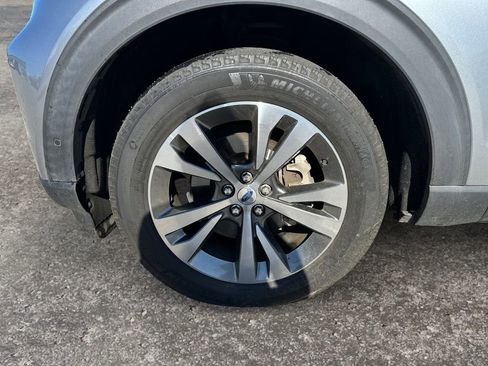 Used 2020 Ford Explorer Platinum w/ Premium Technology Package image 8