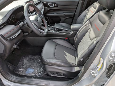 New 2026 Jeep Compass Trailhawk w/ Sun, Sound & Navigation Group image 10