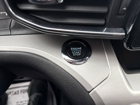 Used 2022 Ford Explorer XLT w/ Equipment Group 202A image 25