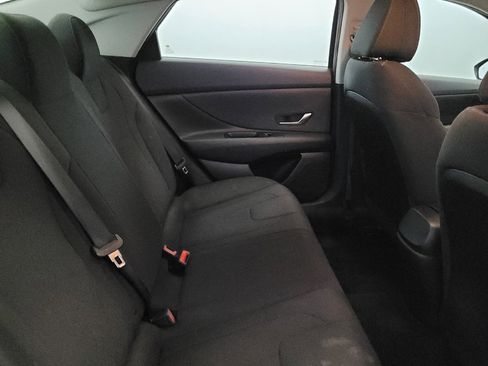 Used 2021 Hyundai Elantra SE FWD image 19