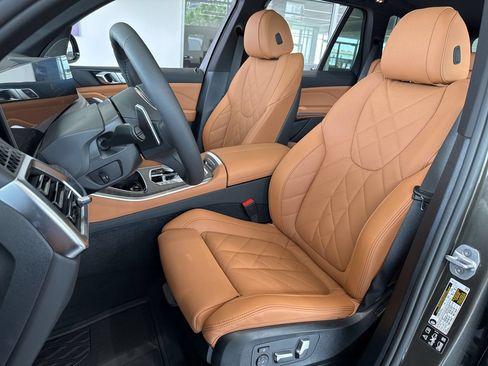 New 2026 BMW X5 xDrive40i w/ M Sport Package AWD/4WD image 16