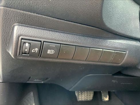 Used 2025 Toyota Corolla LE FWD image 30