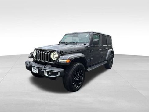 Used 2025 Jeep Wrangler Unlimited Sahara image 3