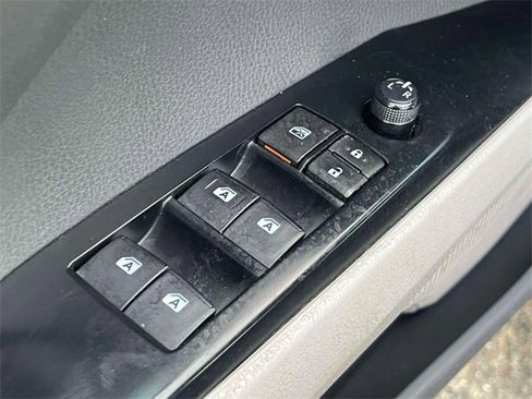 Used 2018 Toyota Camry LE image 17