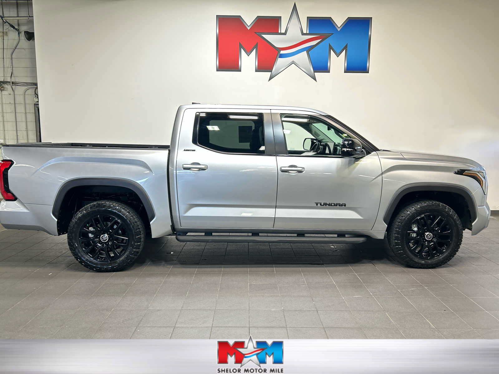 Used 2024 Toyota Tundra Limited AWD/4WD image 1