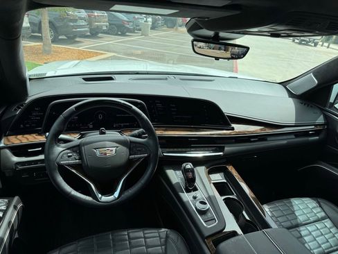 Certified 2023 Cadillac Escalade Sport Platinum w/ LPO, ONYX Package AWD/4WD image 3