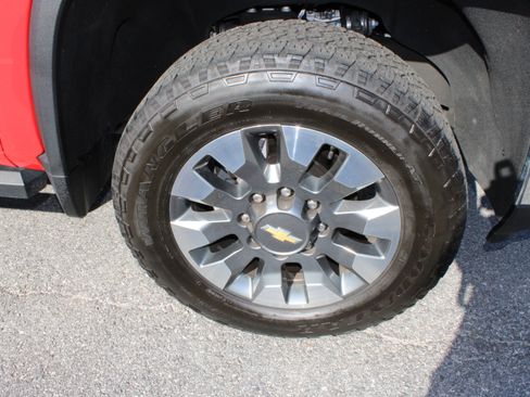 Used 2024 Chevrolet Silverado 2500 LT image 9